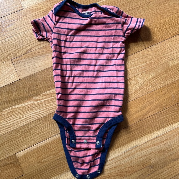18 month short sleeve bodysuit bundle - Picture 4 of 6